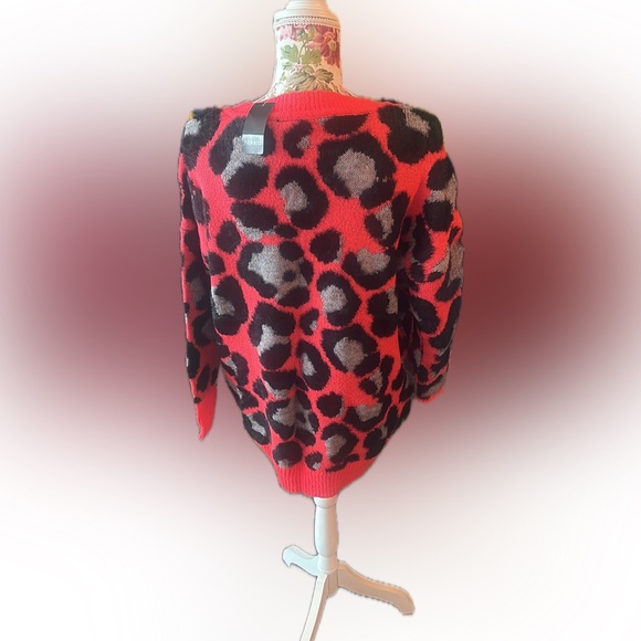 Leopard Print V-Neck Sweater - Red and Black - Picture 2 of 4
